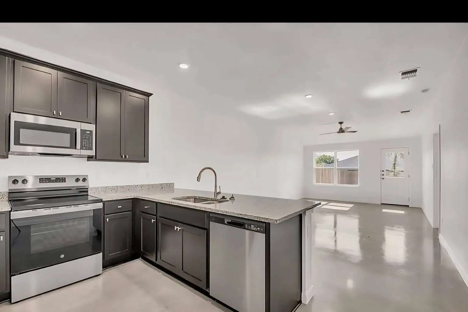 3 bed, 2.0 bath, $1,500 — Photo 2