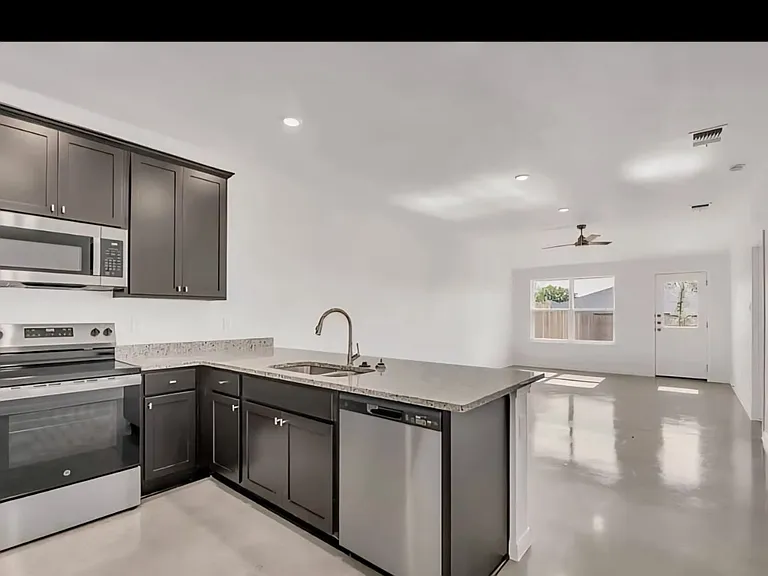 912 Switchgrass Dr #UNITB — Photo 2