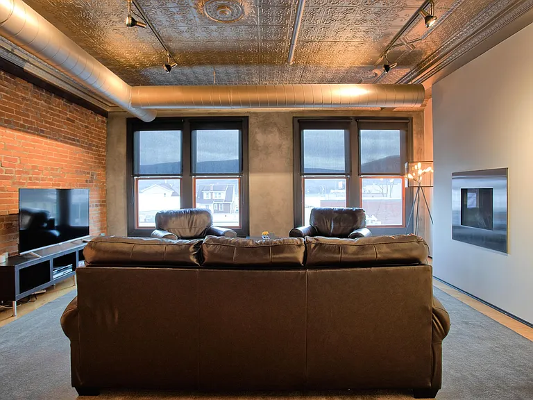 209 E 3rd St #3C — Photo 3