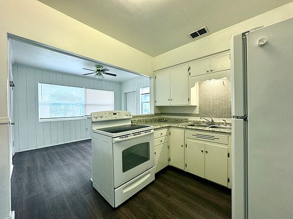 3rd image of 630 W Park St #630