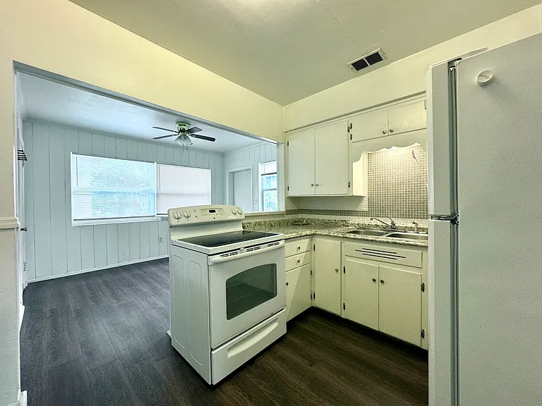 630 W Park St #630 — Photo 3
