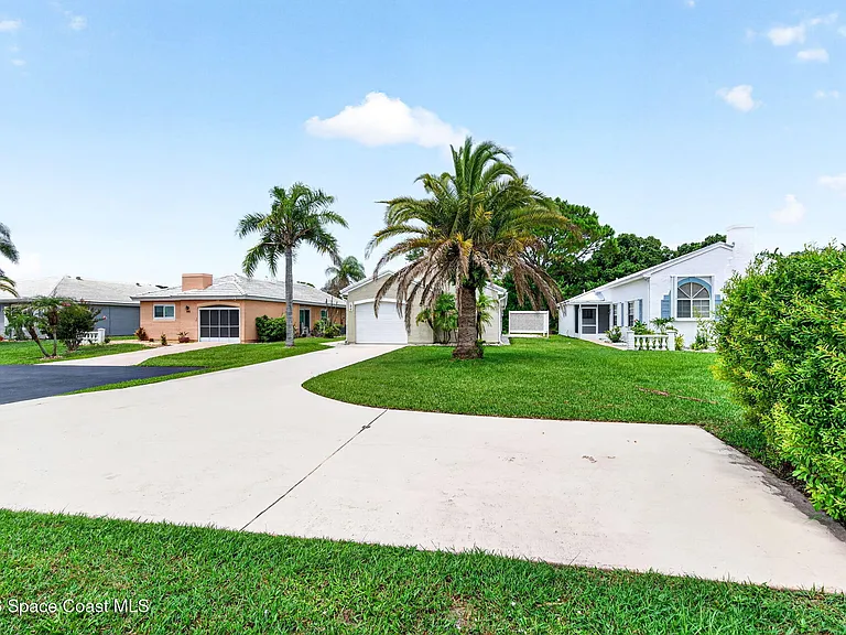 1923 Sugarberry Ct NE — Photo 5