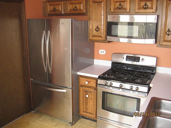 3rd image of 19 Westwood Dr