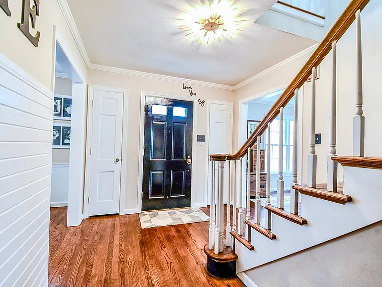 1500 Devereux Dr — Photo 3