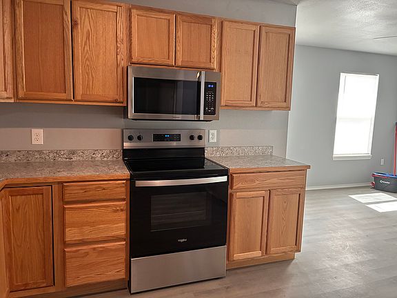 4th image of 2028 S Avenue I #B
