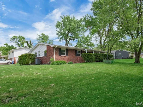 11150 Yellowstone Dr, Saint Louis, MO 63146