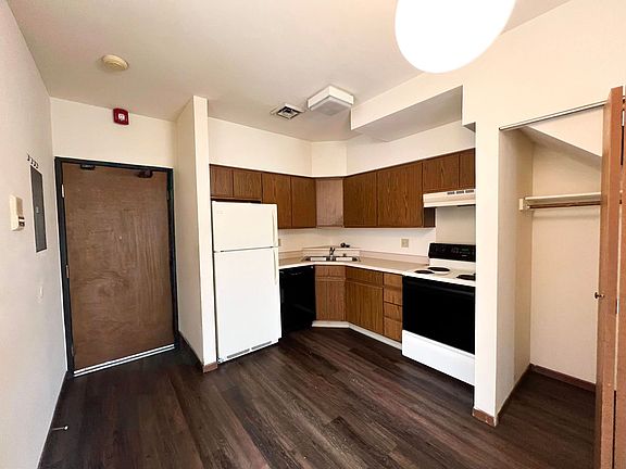 4th image of 30 N Elm St APT 209