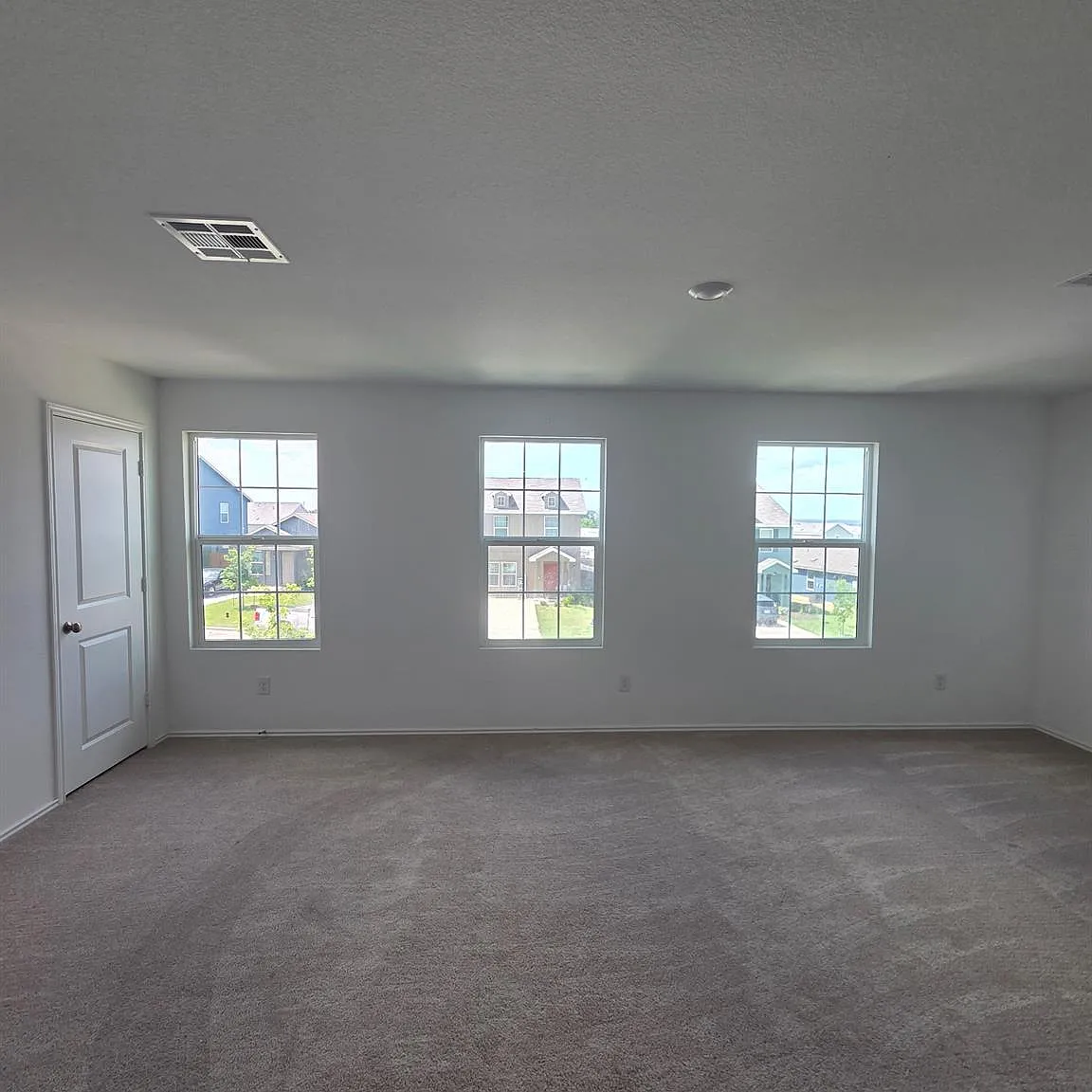 4 bed, 2.5 bath, 1879 sqft, $1,900 — Photo 3
