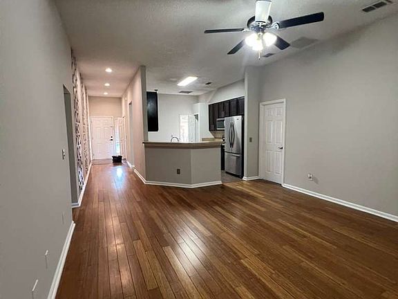 4th image of 9343 Daniels Mill Dr