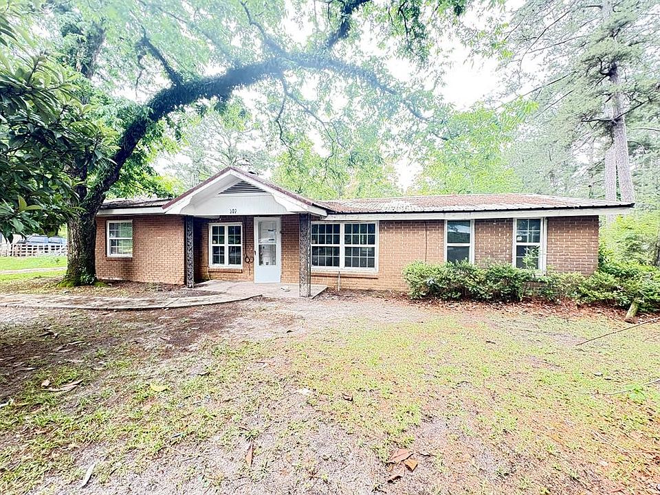 1st image of 302 E Lovett St
