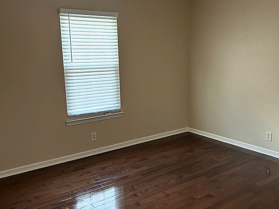 4th image of 914 Emmett Ave #914