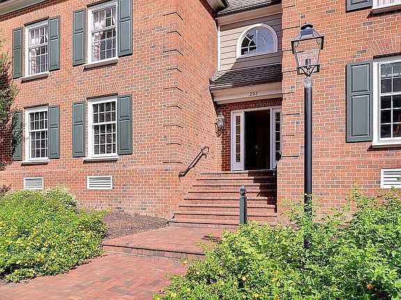 3rd image of 208 Woodmere Dr #2B