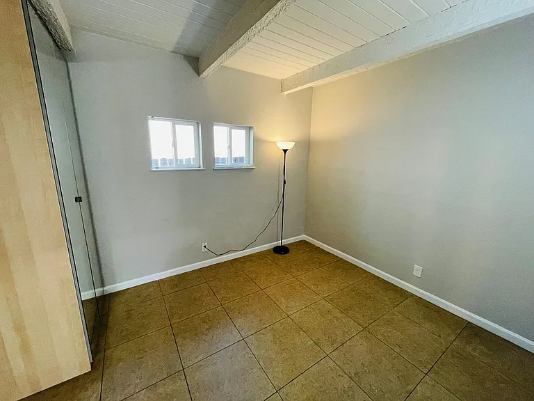 2583 Knox Ave #1 — Photo 7
