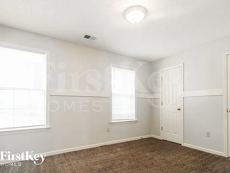 588 N Ericson Dr — Photo 9