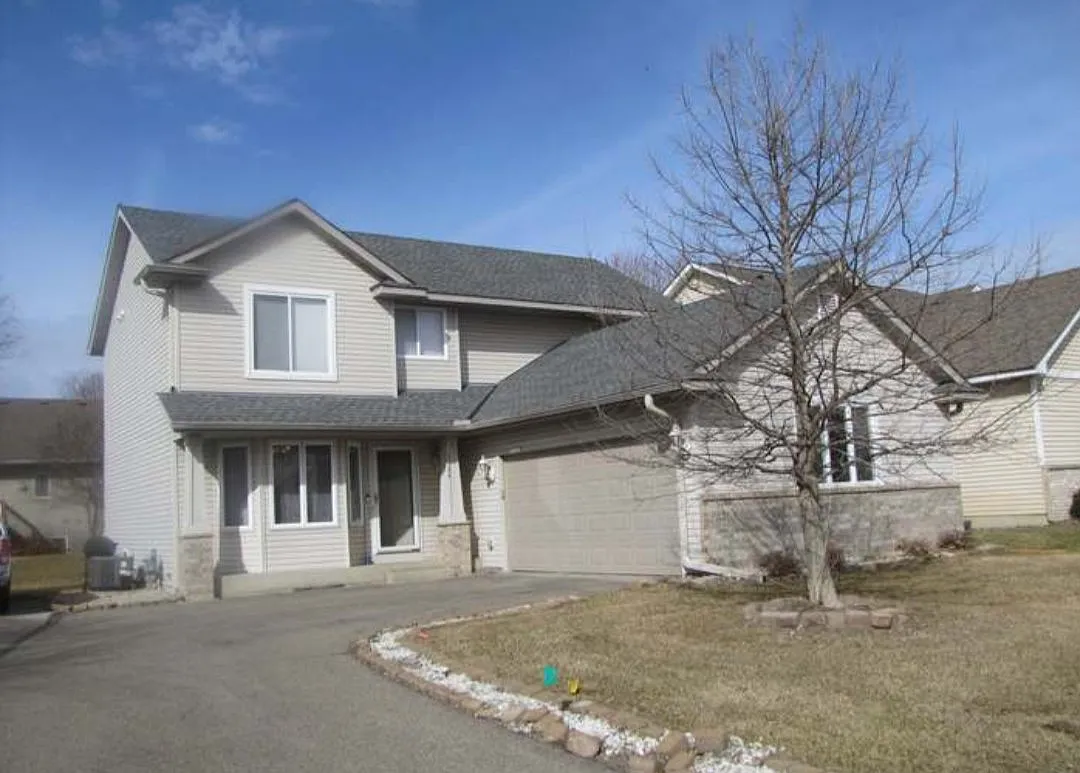 Love It. Live In It. Work Toward Owning It. - 4BR Shakopee Townhome — Photo 1