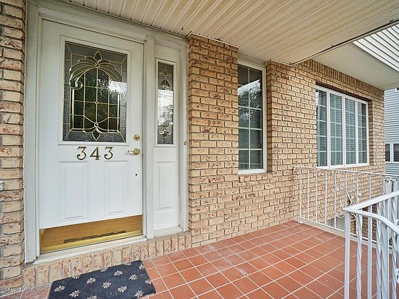 4th image of 343 Barclay Ave