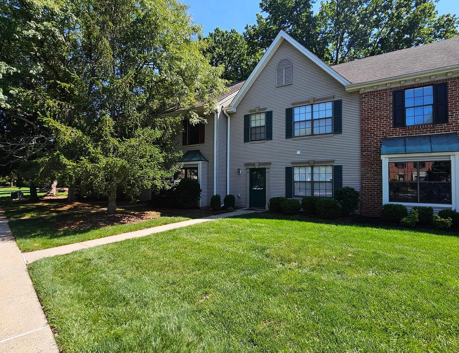 2 bed, 2.5 bath, 1564 sqft, $2,800 — Photo 1