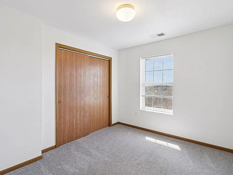 Wyndam Place Senior Residence - Lawrence — Photo 7