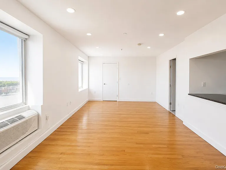 10 Franklin Blvd #205 — Photo 11