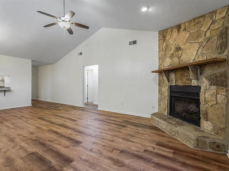 2556 Panther Creek Rd #B — Photo 8