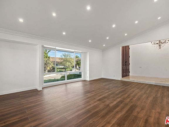 5th image of 16541 Park Lane Cir