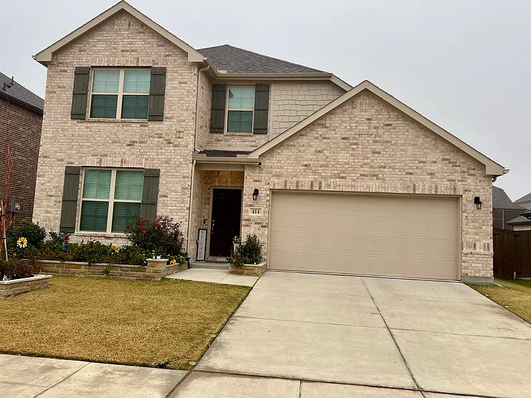 414 Parkford Dr — Photo 1