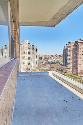 Sold by Compass | media 25