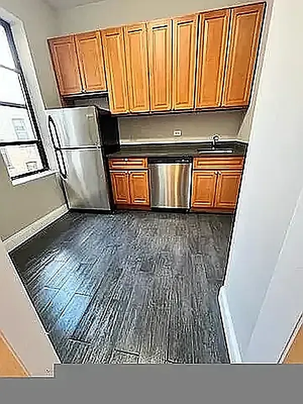 1632 East 18th Street — Photo 1