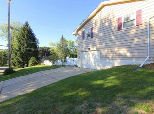 717 Crestview Dr, Madison, WI 53716