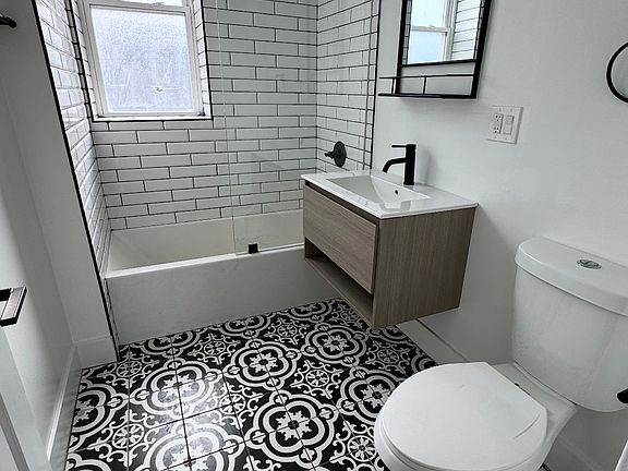 4th image of 7400 S Evans Ave #2F