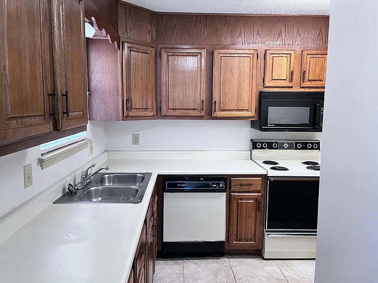 3043 Autumn Pl S #D — Photo 4