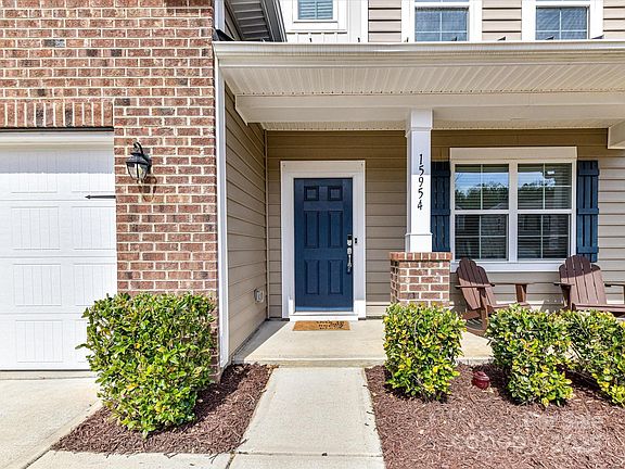 2nd image of 15954 Harbor Hill Dr