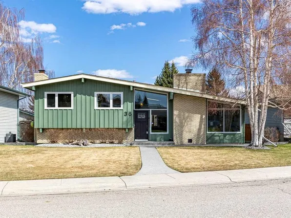 36 W Lake Twintree Pl SE, Calgary, AB T2J 2X5