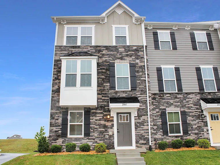 2061 Lockwood Dr — Photo 1