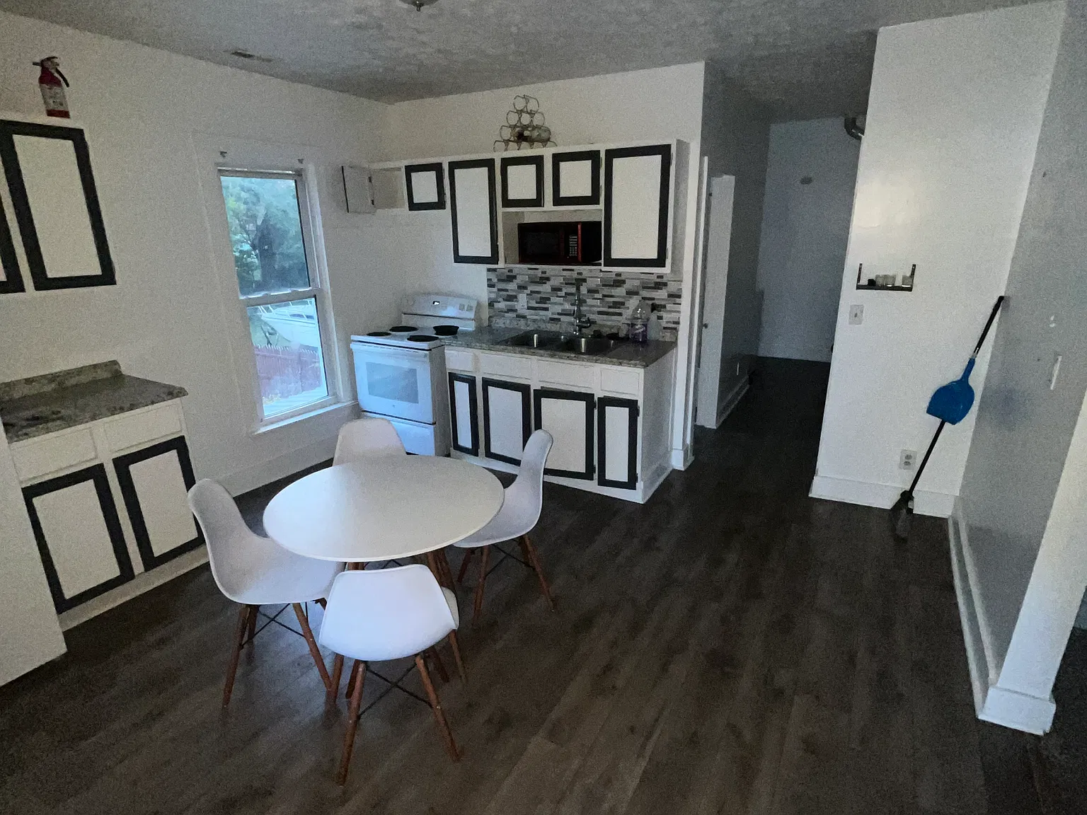 2 bed, 900 sqft, $1,200 — Photo 2