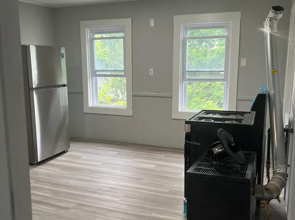 11 Ames St #3, Worcester, MA 01610