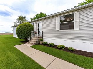 25 Cedar Ln, Sandwich, IL 60548