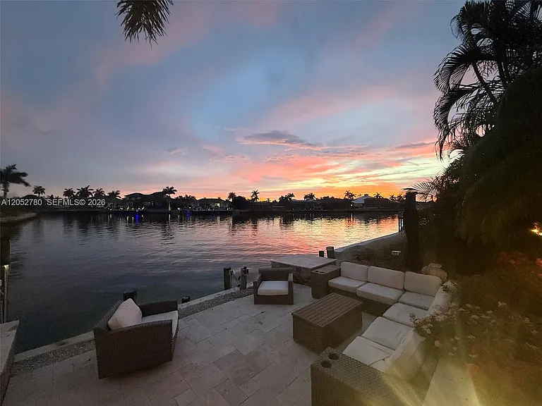 444 N Barfield Dr — Photo 45