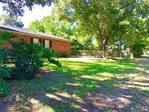 4th image of 2215 Malibu Dr