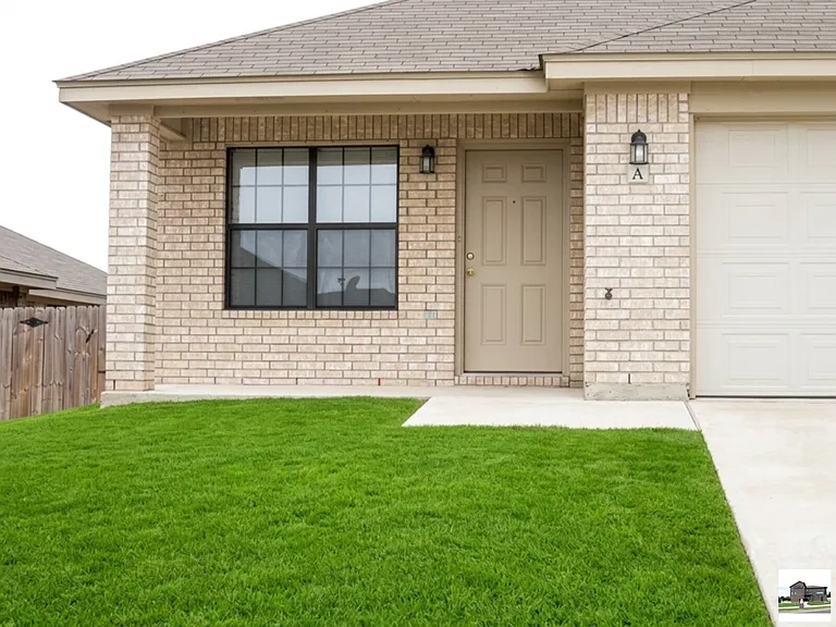 305 Cedar Ridge Dr #A — Photo 2