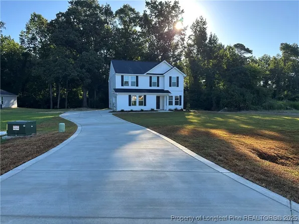 5835 Panther Dr, Hope Mills, NC 28348