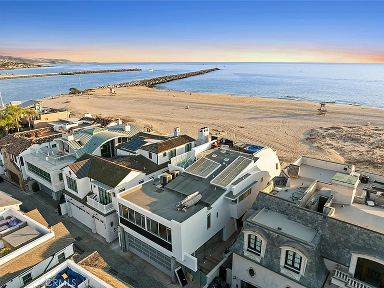 2144 E Oceanfront — Photo 32