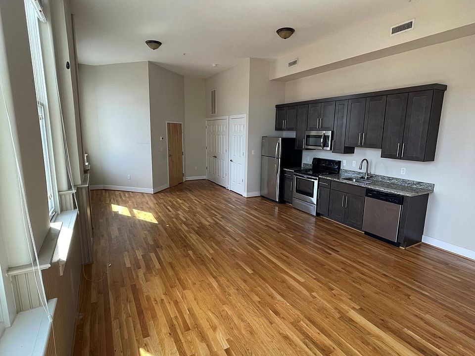 1st image of 10 W Leigh St APT 13