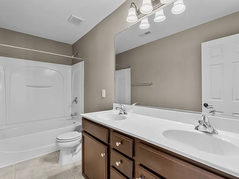 3839 Jade Ct — Photo 2