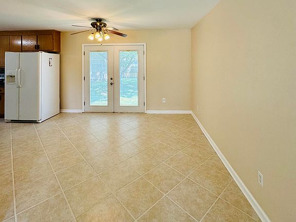 4th image of 820 Cedar Point Circle