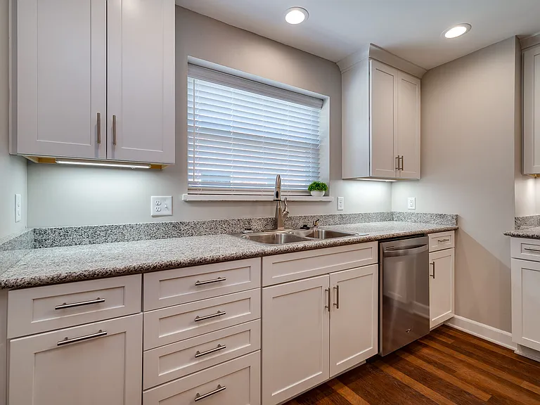 308 Constantia Ave #5 — Photo 6