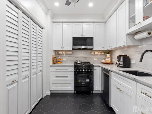 91 Coles St #1, Jersey City, NJ 07302