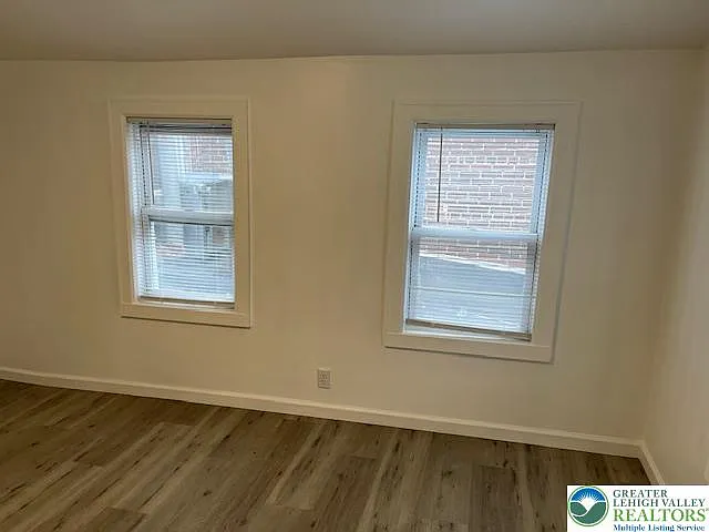 220 Cattell St — Photo 6