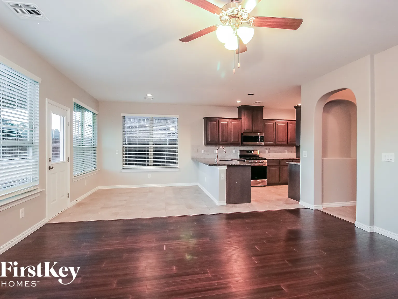4 bed, 2.5 bath, 2397 sqft, $2,670 — Photo 4