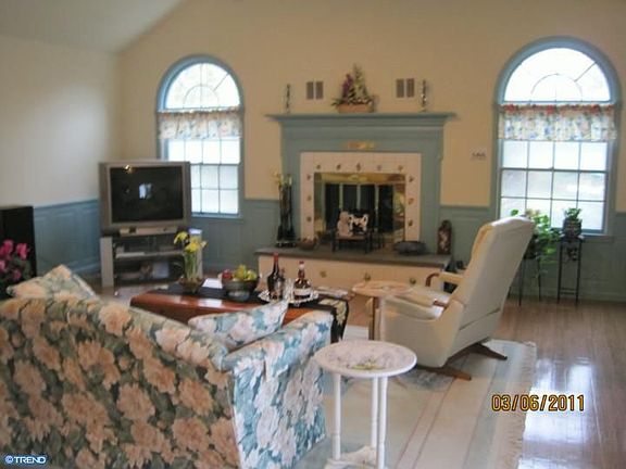 2nd image of 1260 Holstein Ct